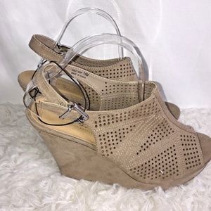 Chinese Laundry W Sz 11 Suede Tan/Nude Wedge